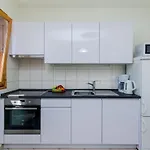 Sara * מולונאט