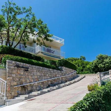 Sara דירה *