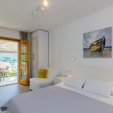 Sara Apartment Molunat